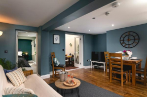 Brighton Beach 2BR AP with Patio